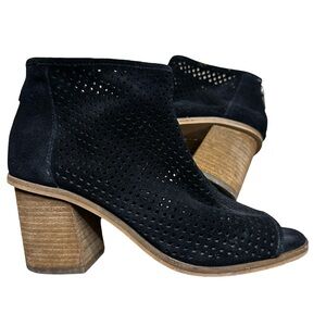 Vince Camuto Black Perforated Peep Toe Ankle Boots Heels Size 7 Suede Chic